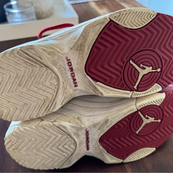 Late 90’s Michael Jordan Basketball Shoes, Red and White, Size 9.5 - Picture 5 of 8